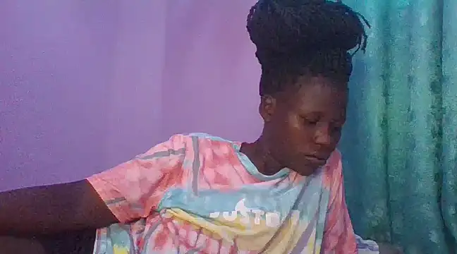 Snapshot of prettychic5 chatting on March 7, 2025, 5:51 am prettychic5 online show from March 7, 2025, 5:51 am