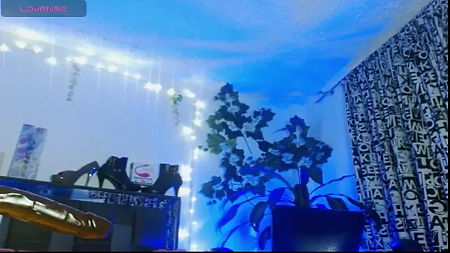 DULCE ZOE online show from January 15, 2025, 2:27 am