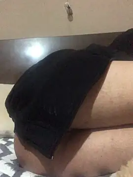 sandyfem01 online show from February 28, 2025, 3:26 am