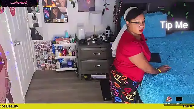 temptressbeauty24 online show from December 18, 2025, 11:33 pm