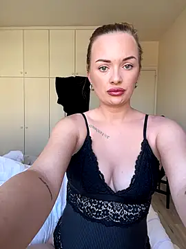 ElenaRebelle online show from October 12, 2025, 8:02 am