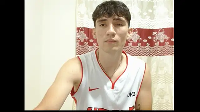 Snapshot of ChicoMaloFfF chatting on December 5, 2025, 2:31 am ChicoMaloFfF online show from December 5, 2025, 2:31 am