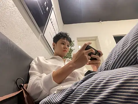 Plaxtique online show from November 8, 2025, 2:39 pm