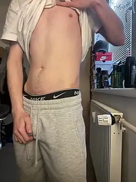 Snapshot of Using_Crew chatting on December 29, 2024, 11:40 am Using Crew online show from December 29, 2024, 11:40 am