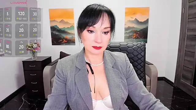 Snapshot of Sofia_Ford chatting on October 9, 2025, 6:44 am Sofia Ford online show from October 9, 2025, 6:44 am