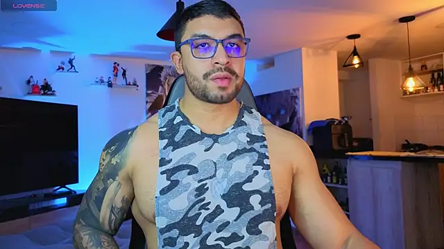 Snapshot of Michael_Diamond chatting on September 23, 2025, 2:14 am Michael Diamond online show from September 23, 2025, 2:14 am