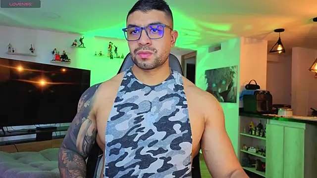 Snapshot of Michael_Diamond chatting on October 26, 2025, 8:04 pm Michael Diamond online show from October 26, 2025, 8:04 pm