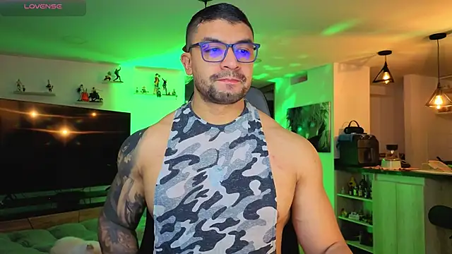 Snapshot of Michael_Diamond chatting on October 29, 2025, 2:36 am Michael Diamond online show from October 29, 2025, 2:36 am