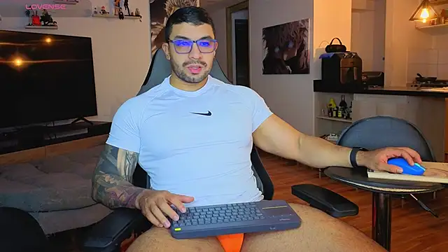 Snapshot of Michael_Diamond chatting on November 14, 2025, 2:54 am Michael Diamond online show from November 14, 2025, 2:54 am