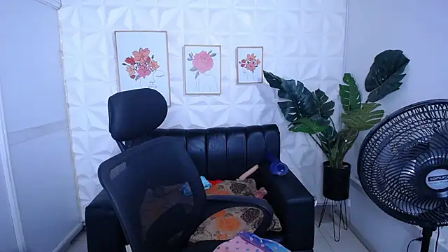 Valentinaa mature online show from March 4, 2026, 8:53 am