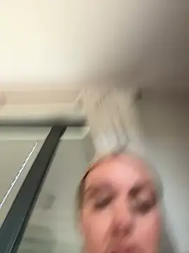 Snapshot of Bella-Tight chatting on June 1, 2026, 7:43 am Bella-Tight online show from June 1, 2026, 7:43 am