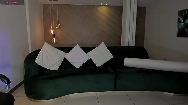 Snapshot of LizzHamilton__ chatting on December 17, 2025, 5:41 pm LizzHamilton online show from December 17, 2025, 5:41 pm