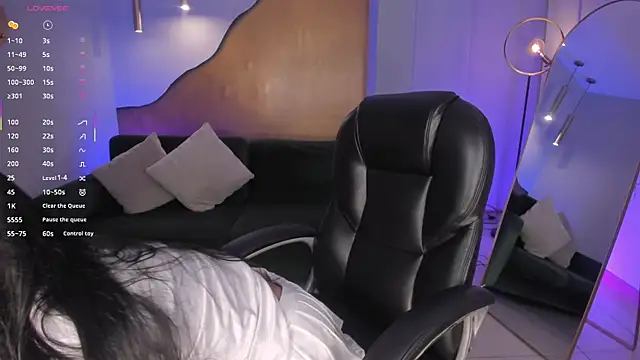 Snapshot of LizzHamilton__ chatting on January 12, 2026, 8:47 pm LizzHamilton online show from January 12, 2026, 8:47 pm