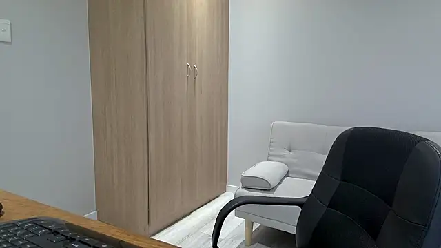 BrettJ81 online show from November 23, 2025, 1:11 pm