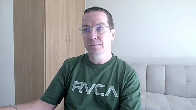 Snapshot of BrettJ81 chatting on April 18, 2026, 9:35 am BrettJ81 online show from April 18, 2026, 9:35 am