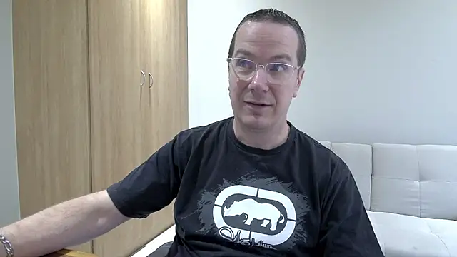 Snapshot of BrettJ81 chatting on April 19, 2026, 11:42 am BrettJ81 online show from April 19, 2026, 11:42 am