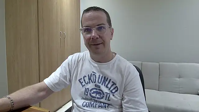 Snapshot of BrettJ81 chatting on April 22, 2026, 3:02 pm BrettJ81 online show from April 22, 2026, 3:02 pm