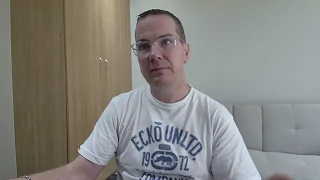 Snapshot of BrettJ81 chatting on May 29, 2026, 2:04 pm BrettJ81 online show from May 29, 2026, 2:04 pm
