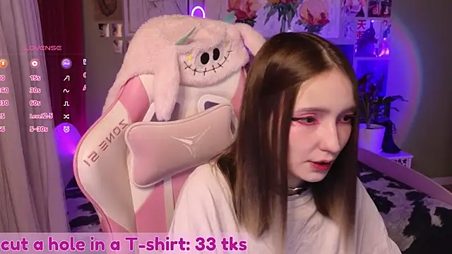 Evie Ro online show from April 12, 2026, 10:48 pm