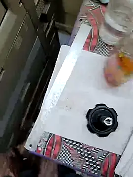 Snapshot of u_wan_me chatting on February 28, 2025, 1:37 am u wan me online show from February 28, 2025, 1:37 am