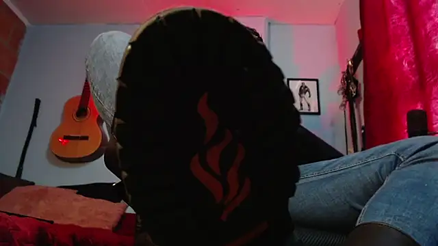 Snapshot of dom2travelersss chatting on September 18, 2025, 9:06 pm dom2travelersss online show from September 18, 2025, 9:06 pm