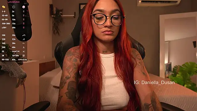 DaniDusan  online show from December 7, 2024, 12:52 am