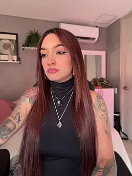 DaniDusan  online show from April 9, 2026, 8:14 pm