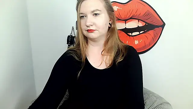 LaraDream online show from September 9, 2025, 4:28 pm