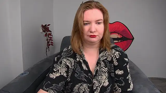 LaraDream online show from July 6, 2026, 2:47 pm