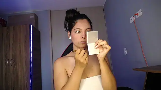 Snapshot of susan_smith18 chatting on December 3, 2025, 2:04 pm susan smith18 online show from December 3, 2025, 2:04 pm