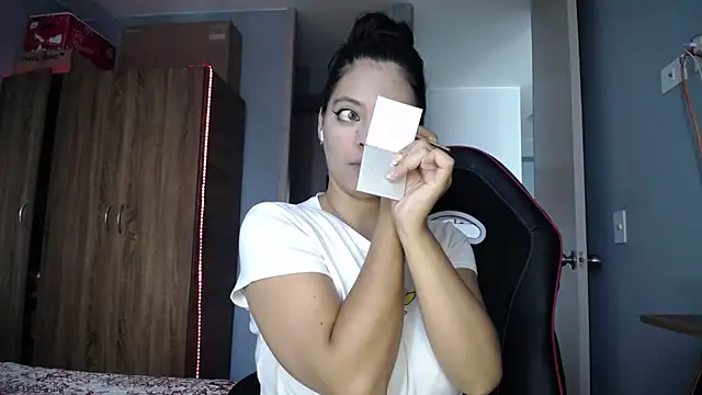 Snapshot of susan_smith18 chatting on December 4, 2025, 1:31 pm susan smith18 online show from December 4, 2025, 1:31 pm