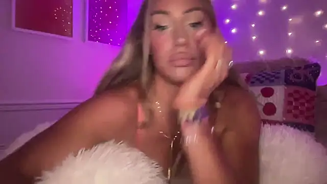 Fitnessbabe69 online show from June 5, 2026, 8:53 am