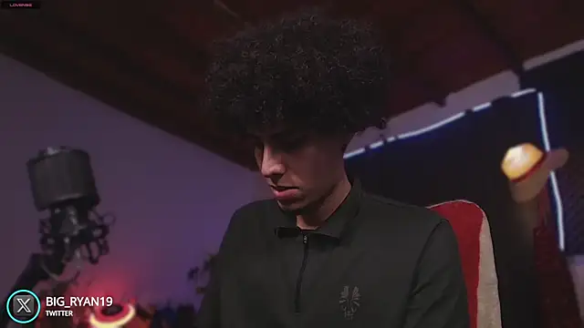 Snapshot of bigryann23 chatting on September 19, 2025, 1:18 am bigryann23 online show from September 19, 2025, 1:18 am