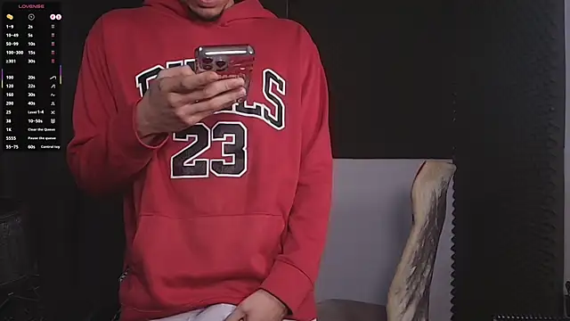 Snapshot of bigryann23 chatting on October 10, 2025, 12:20 am bigryann23 online show from October 10, 2025, 12:20 am